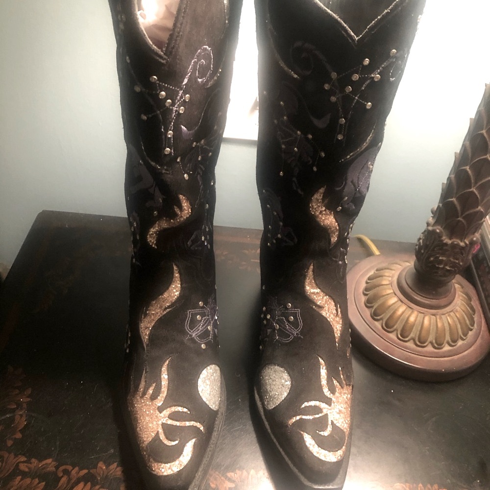 Beautiful zodiac boots. Rare!